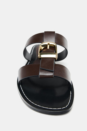 Flache Sandalen mit Doppelriemen