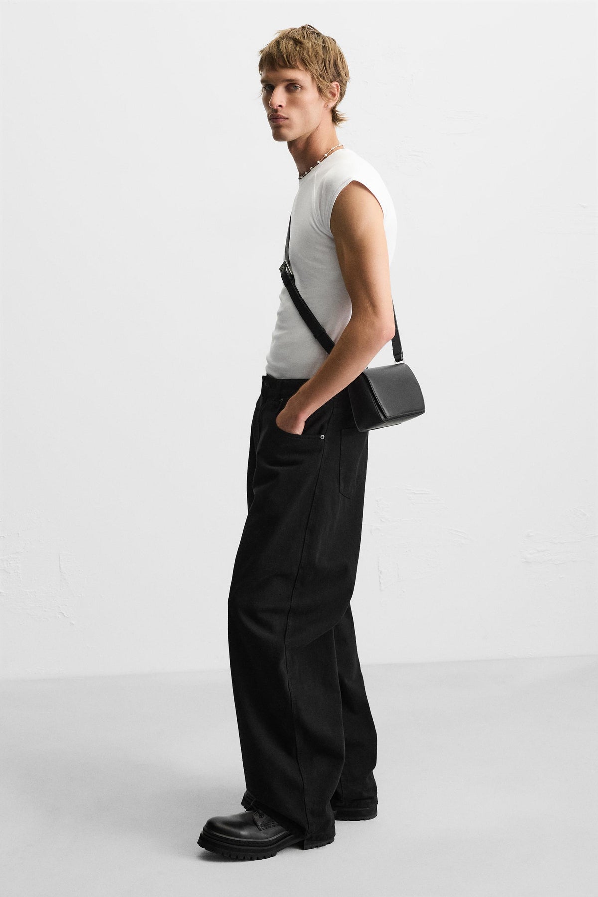 TEXTURE CROSSBODY BAG - Image 2