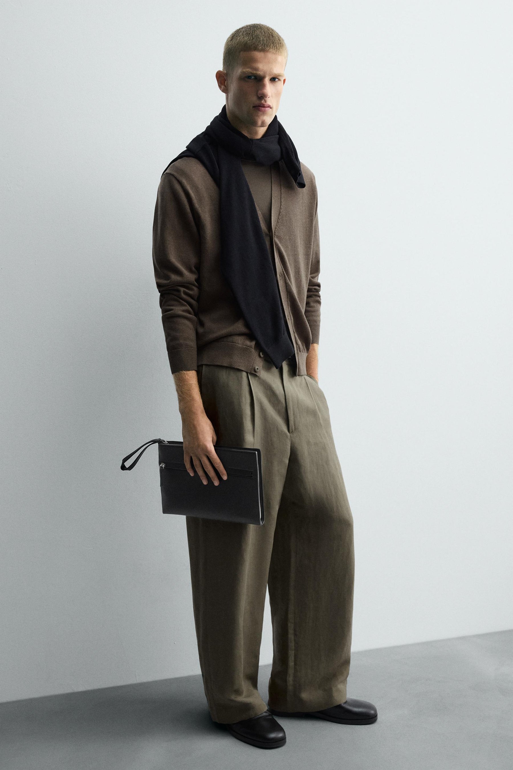 PLAIN CLUTCH BAG - Image 2