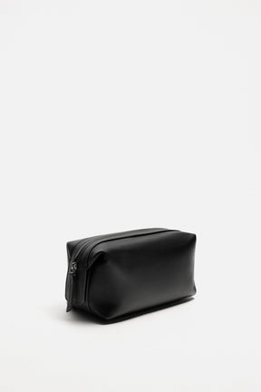 LEATHER TOILETRY BAG - Image 2