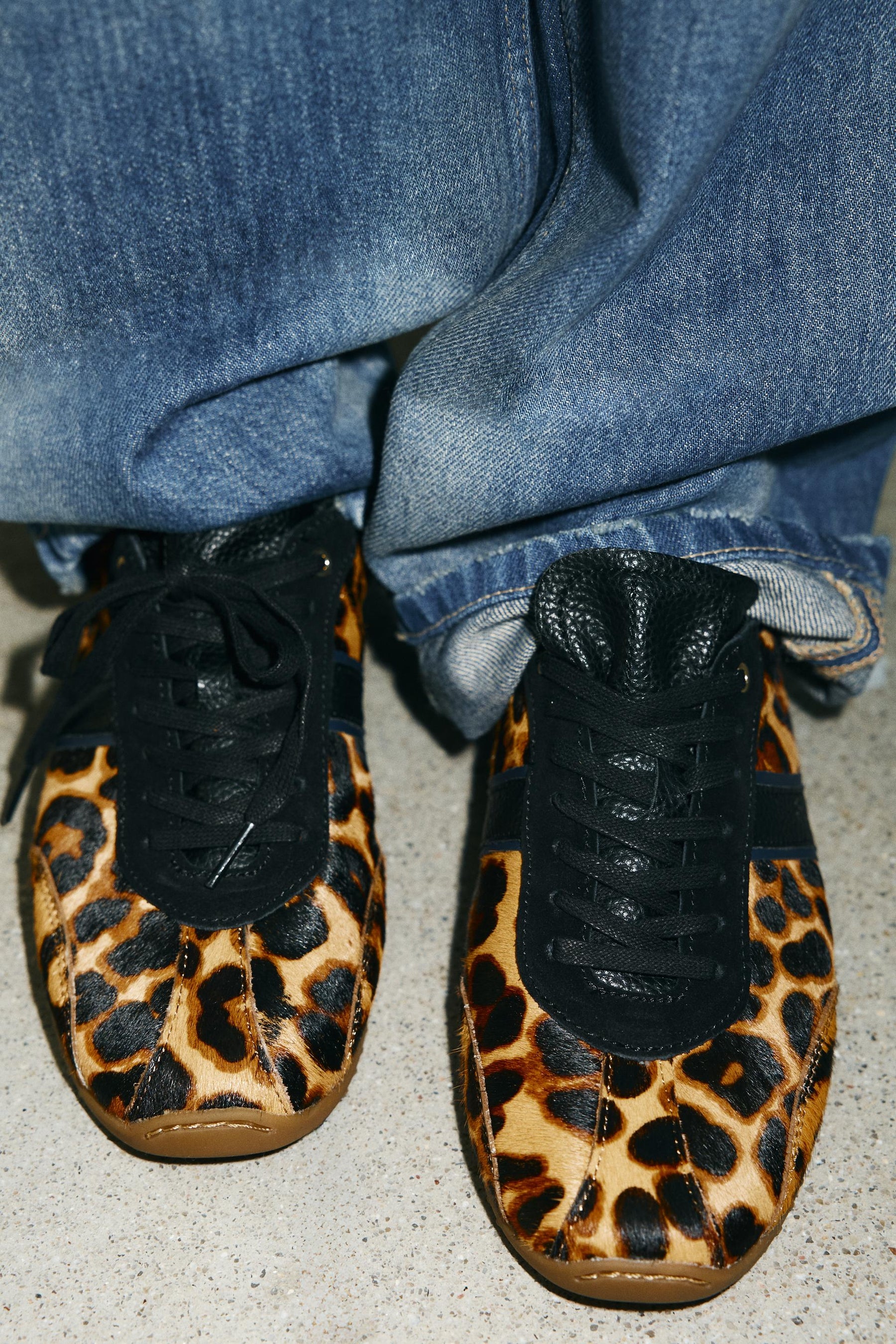 Sneaker aus Leder mit Tiermuster