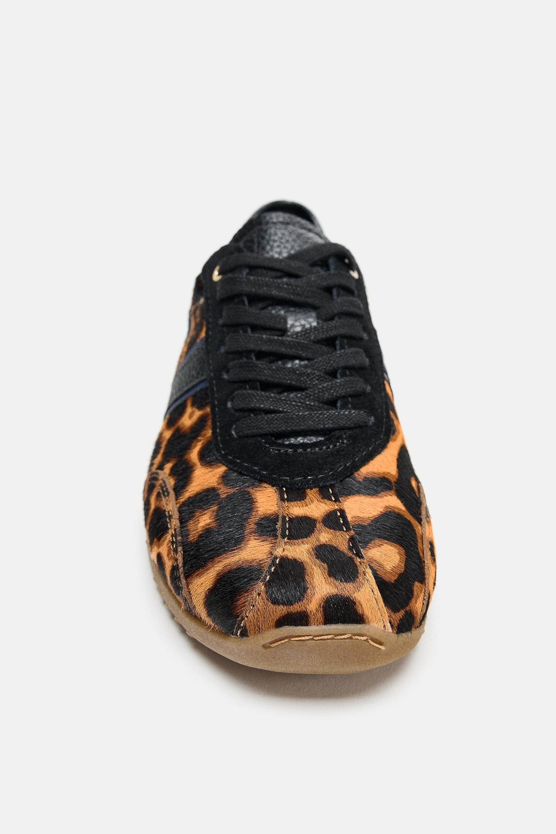 Sneaker aus Leder mit Tiermuster
