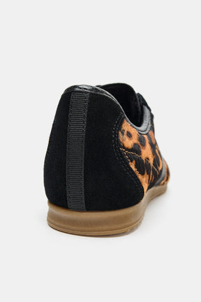 Sneaker aus Leder mit Tiermuster