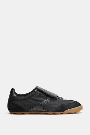 SNEAKERS WITH TONGUE DETAIL