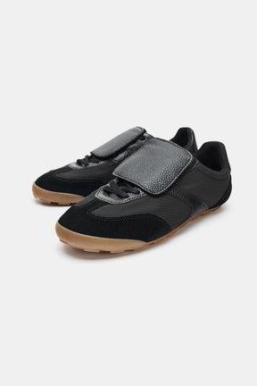 SNEAKERS WITH TONGUE DETAIL