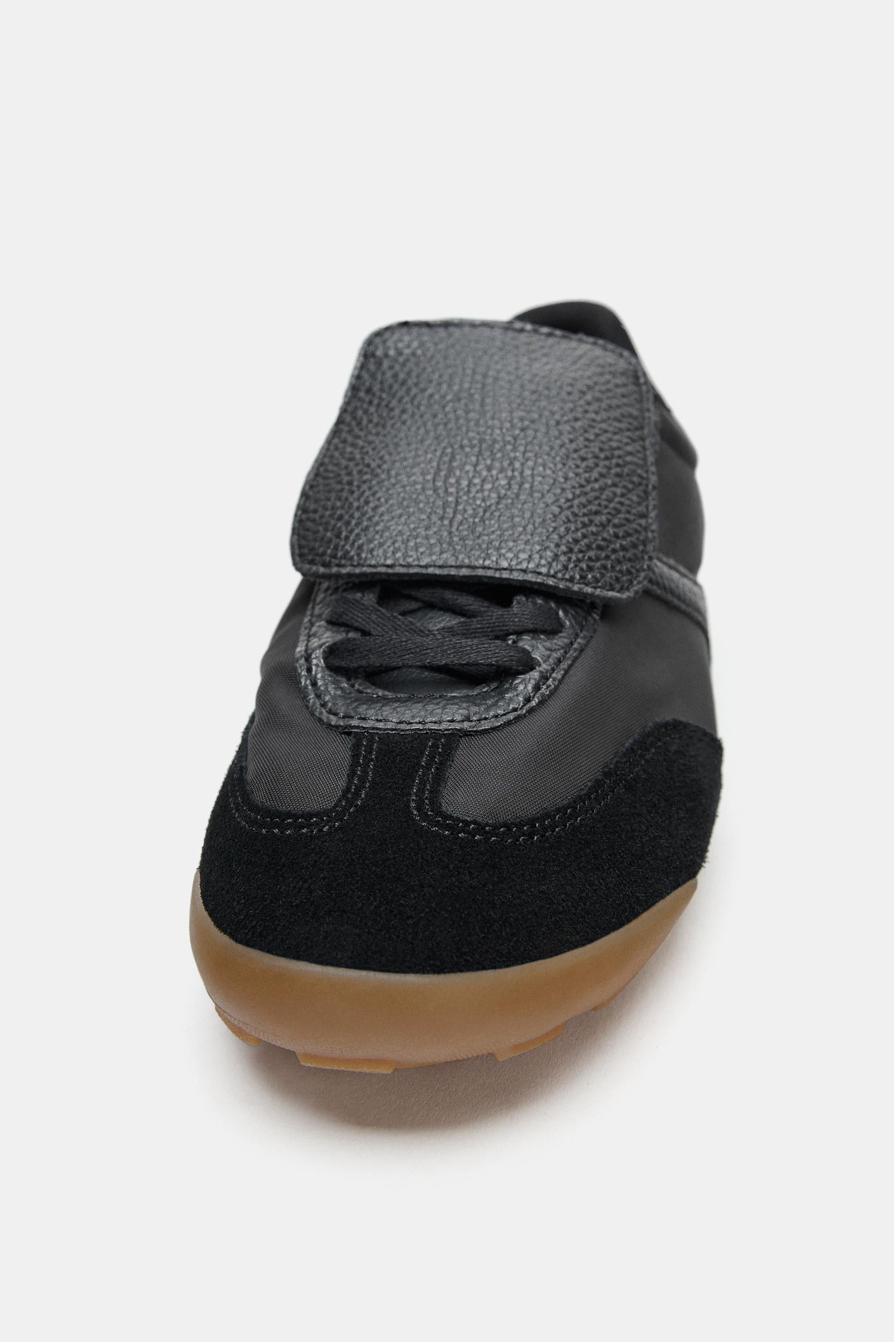SNEAKERS WITH TONGUE DETAIL