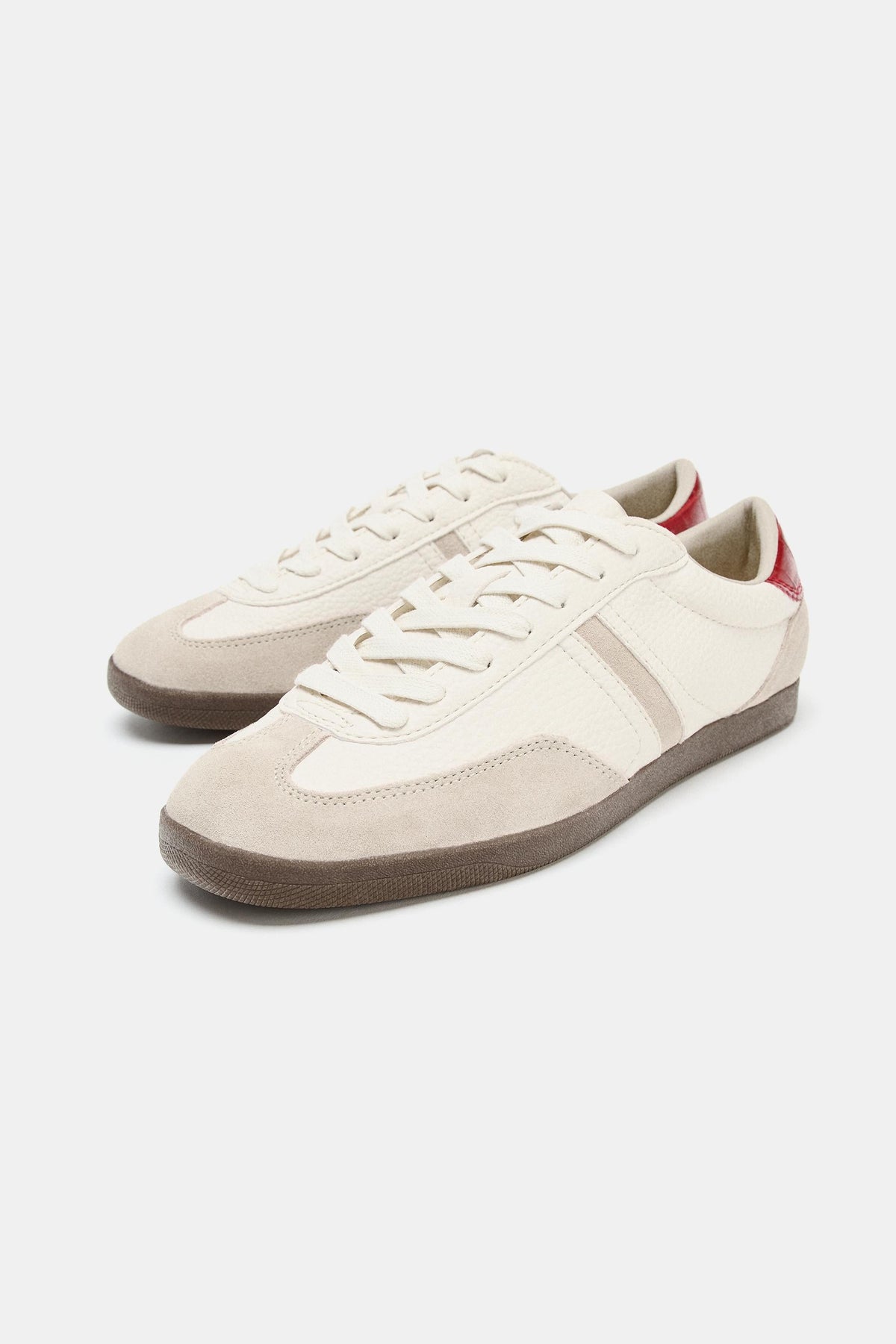 Farbige Sportschuhe