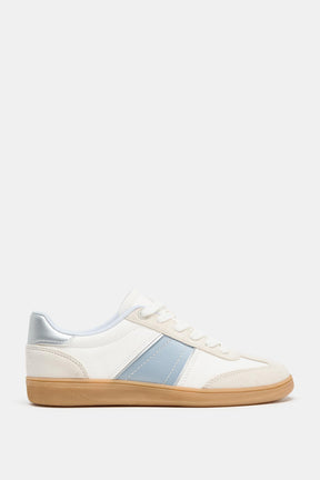 Farbenfrohe Sportschuhe