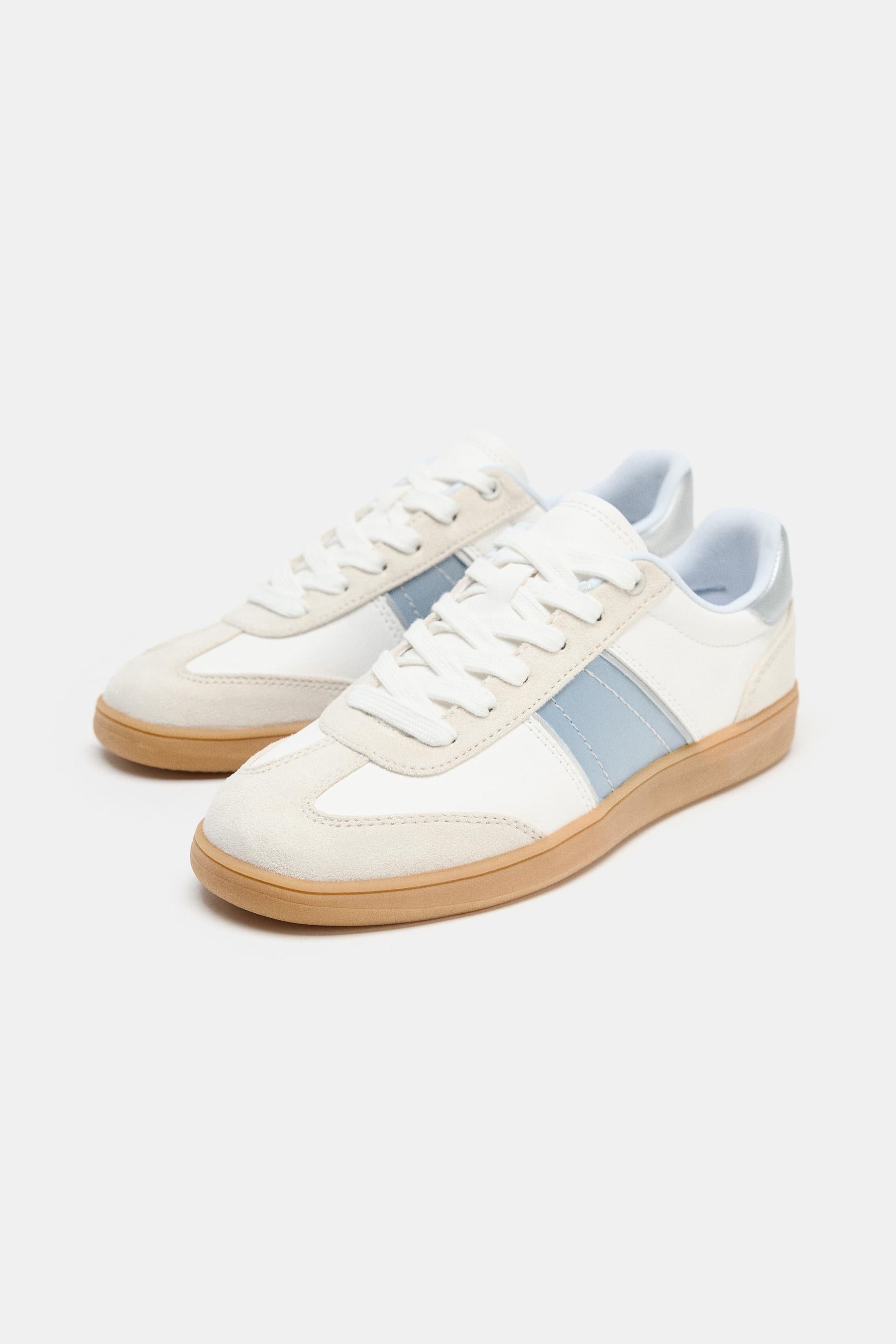 Farbenfrohe Sportschuhe