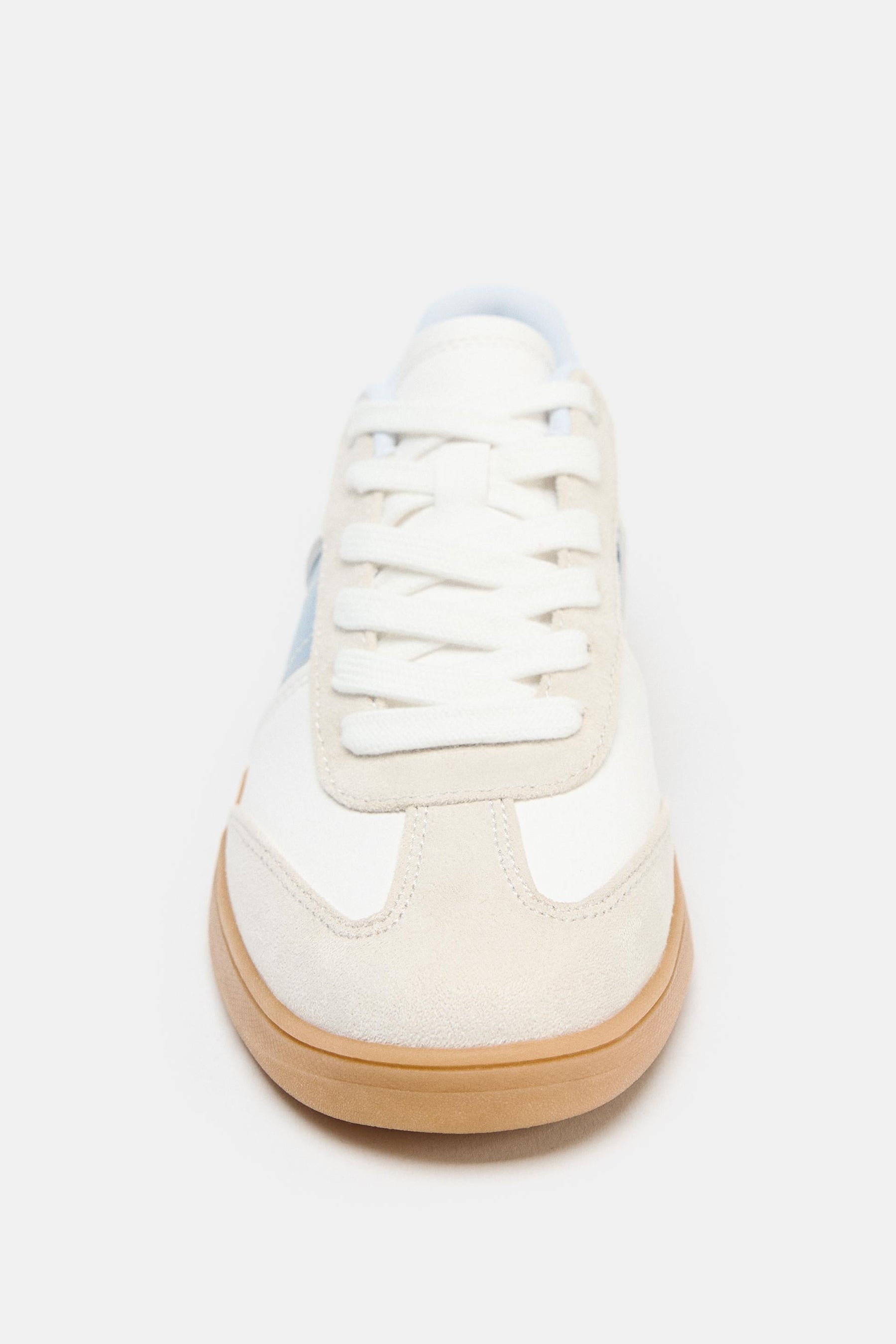 Farbenfrohe Sportschuhe