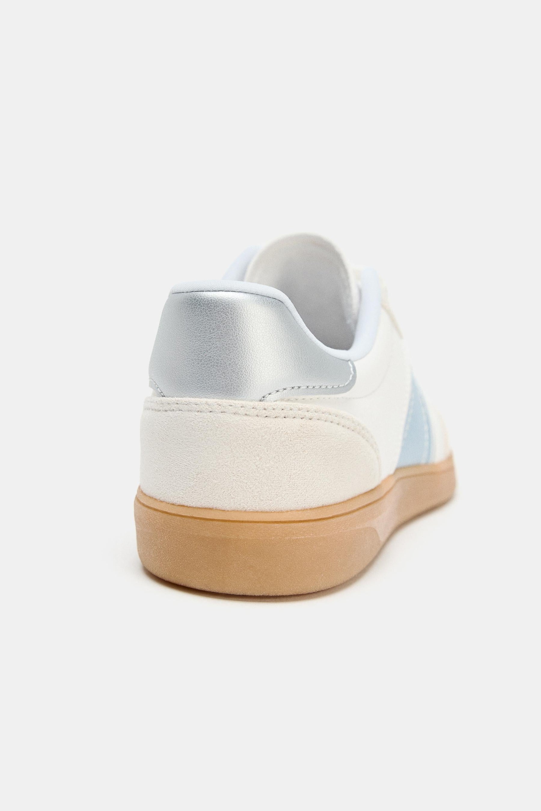 Farbenfrohe Sportschuhe