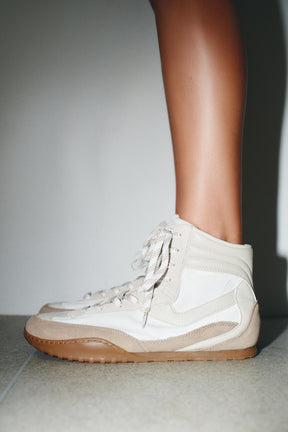 High-Top-Sneaker