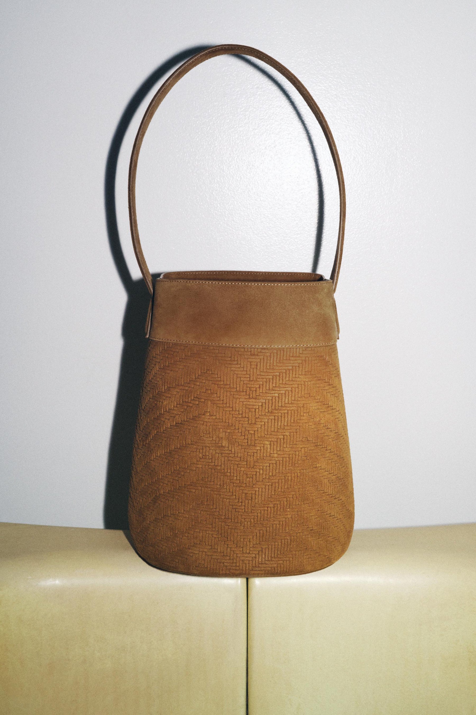BRAIDED LEATHER BUCKET BAG