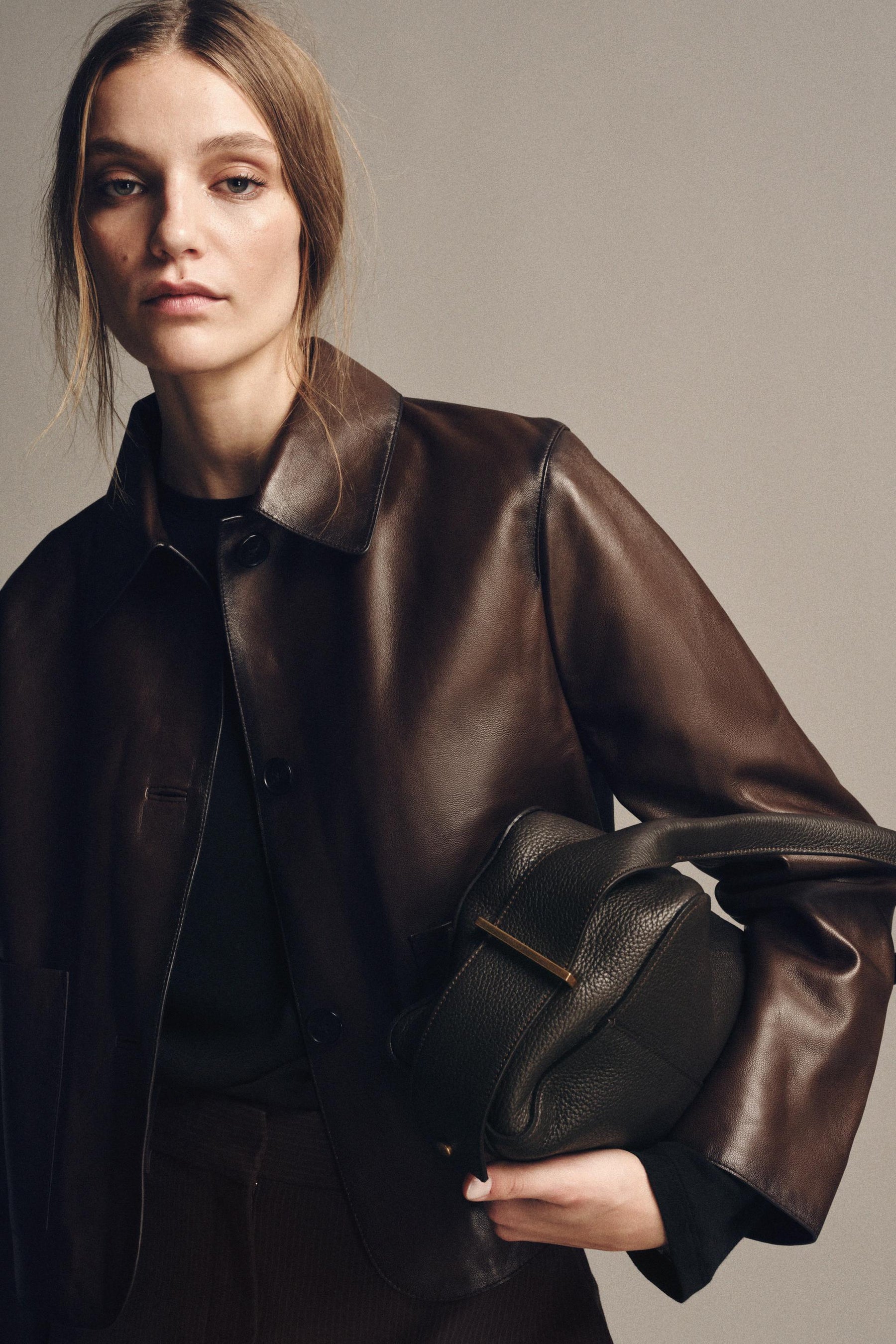 LEATHER SHOULDER BAG