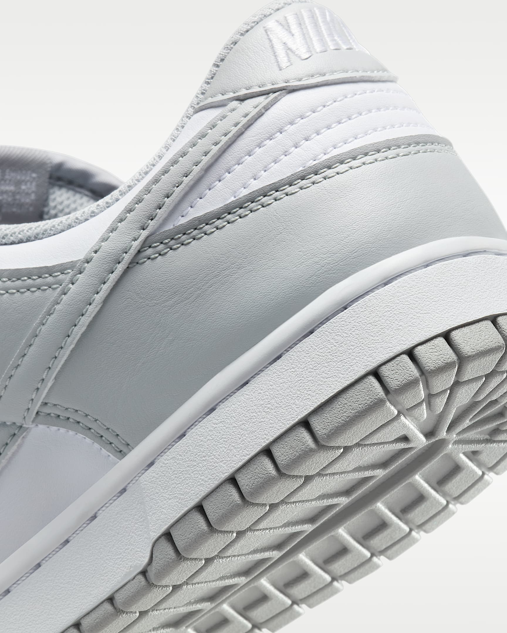 Dunk Low Retro - Weiß/Weiß/Light Smoke Grey - Bild 8
